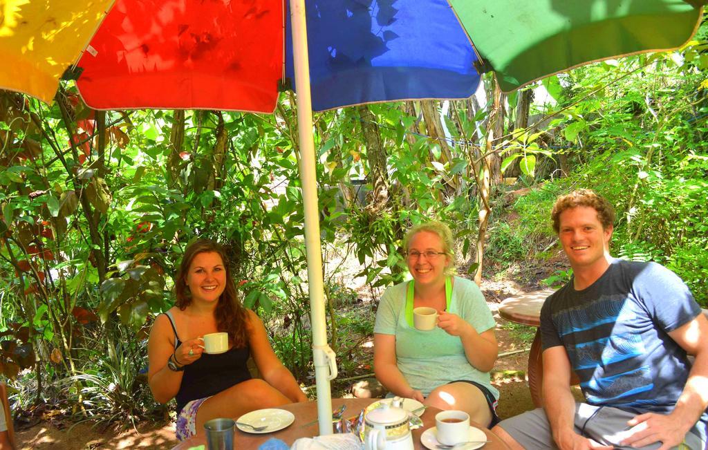 Haniffas Holiday Inn Kandy Bagian luar foto