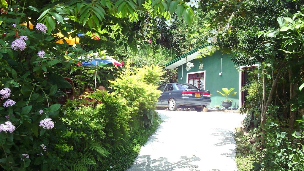 Haniffas Holiday Inn Kandy Bagian luar foto