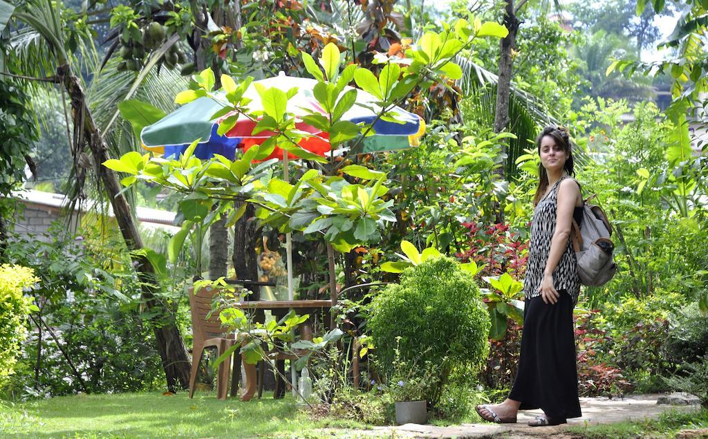 Haniffas Holiday Inn Kandy Bagian luar foto